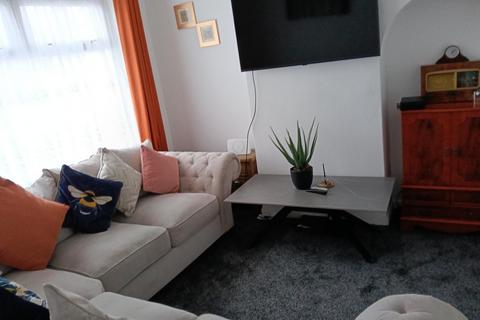 3 bedroom semi-detached house to rent, Hartley Grove, Kingstanding, Birmingham, B44