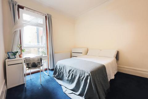 undefined, Boundaries Road, London SW12