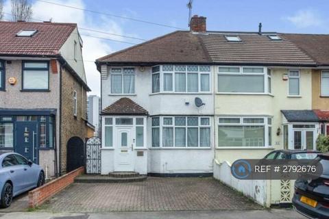 3 bedroom end of terrace house to rent, Wansford Road, Woodford Green, IG8
