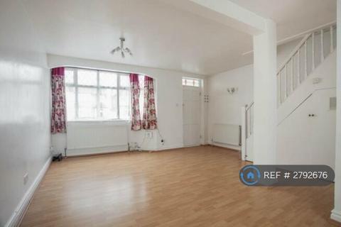 3 bedroom end of terrace house to rent, Wansford Road, Woodford Green, IG8
