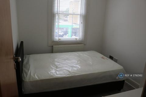 2 bedroom flat to rent, Clapham Road, London, SW9