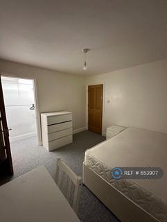1 bedroom in a house share to rent, Parkfield Road, London, NW10