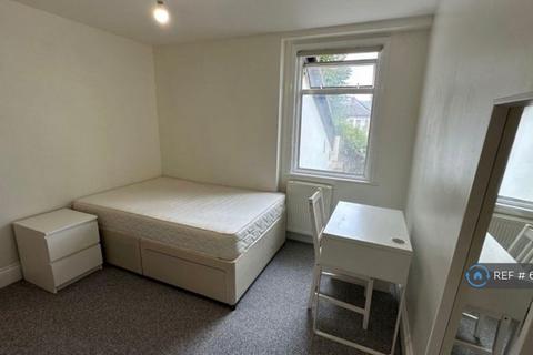 1 bedroom in a house share to rent, Parkfield Road, London, NW10