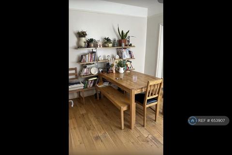 1 bedroom in a house share to rent, Parkfield Road, London, NW10