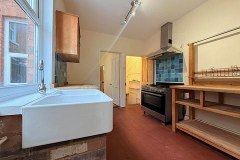 3 bedroom terraced house to rent, Cambridge Street, Wolverton