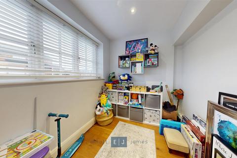 3 bedroom semi-detached house for sale, Knights Walk, Abridge Romford RM4