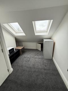 undefined, Kings Avenue, Hounslow TW3