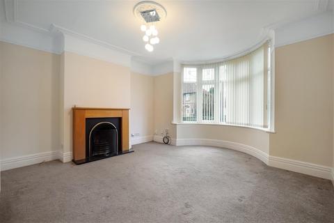 4 bedroom semi-detached house to rent, Milbank Crescent, Darlington