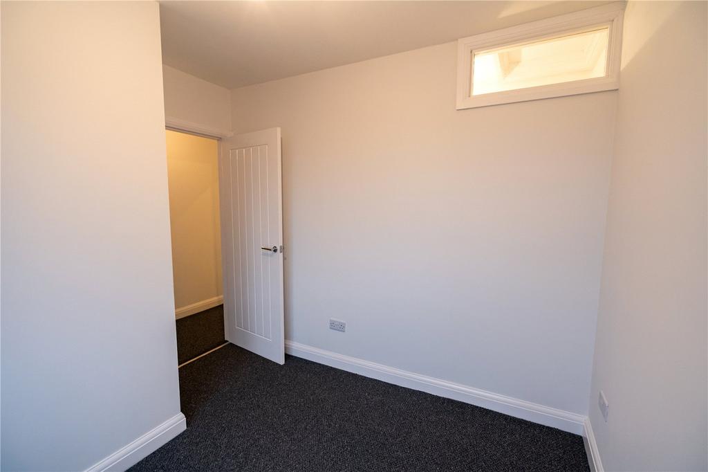 Bedroom 1 (2)