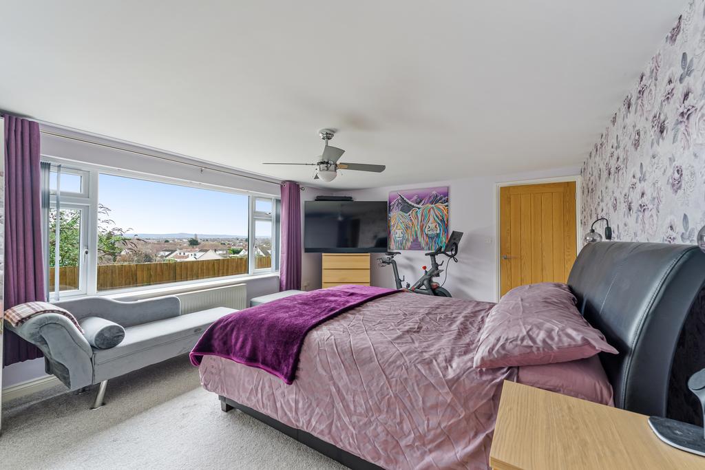 Lower floor main bedroom