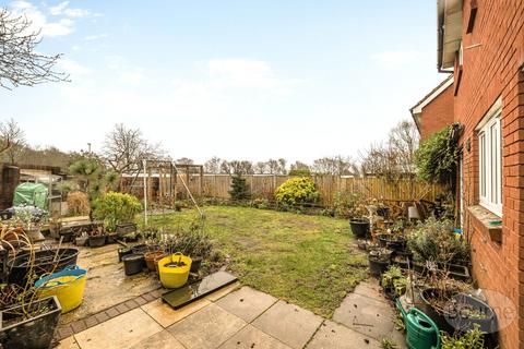 4 bedroom detached house for sale, Woodlark Gardens, Petersfield, Hampshire, GU31