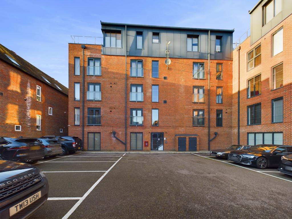 2 Bed Flat