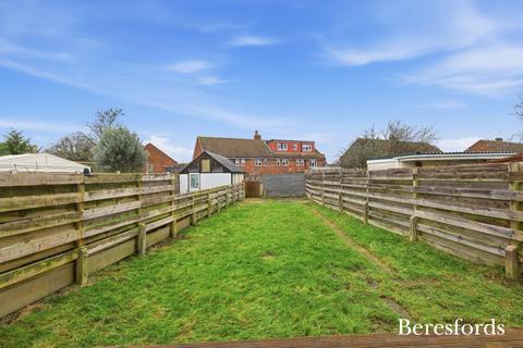 2 bedroom bungalow for sale, The Crescent, Upminster, RM14