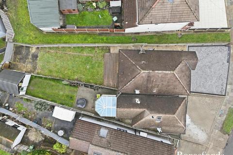 2 bedroom bungalow for sale, The Crescent, Upminster, RM14