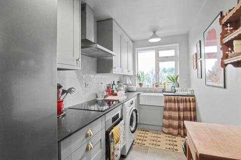 1 bedroom flat for sale, Queens Road, Hersham KT12