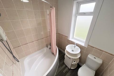 3 bedroom flat to rent, Kirkhill Road, Aberdeen AB11