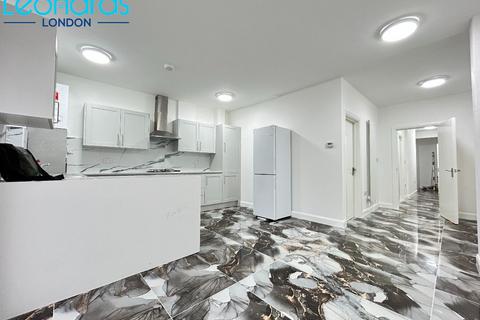 3 bedroom apartment to rent, Robinson Road, London