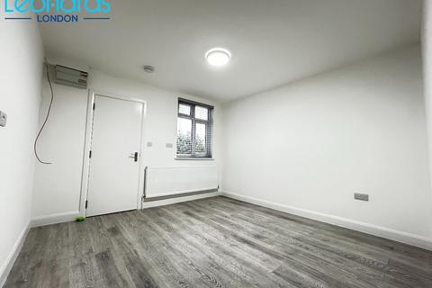 2 bedroom apartment to rent, Robinson Road, London