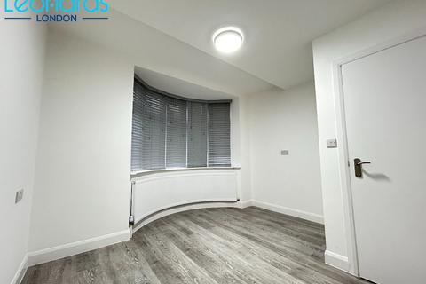 2 bedroom apartment to rent, Robinson Road, London
