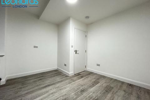 2 bedroom apartment to rent, Robinson Road, London
