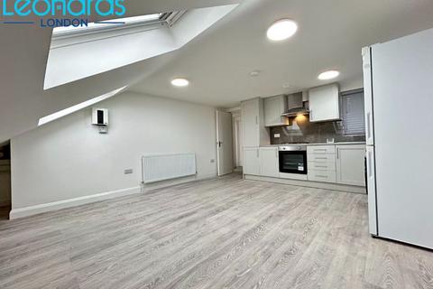 1 bedroom apartment to rent, Robinson Road, London