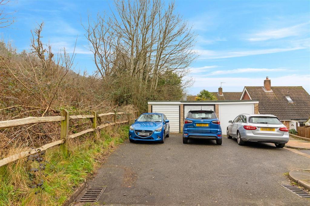 Garage (Centre)
