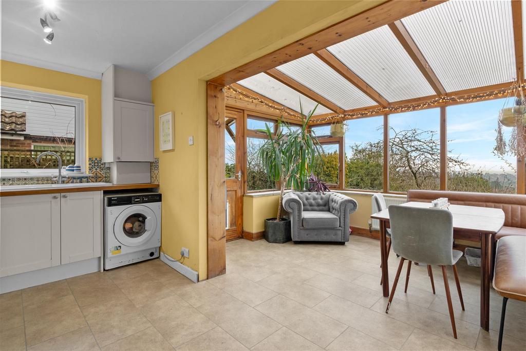Kitchen/Dining Area