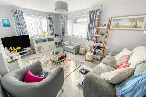2 bedroom flat for sale, Poole Lane, Bournemouth BH11