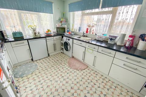2 bedroom flat for sale, Poole Lane, Bournemouth BH11