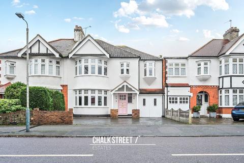 4 bedroom semi-detached house for sale, Brackendale Gardens, Upminster, RM14