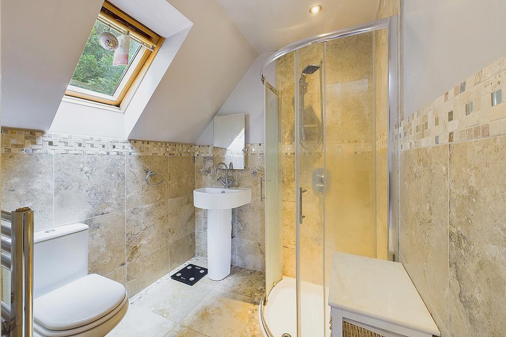 En-suite to bedroom.