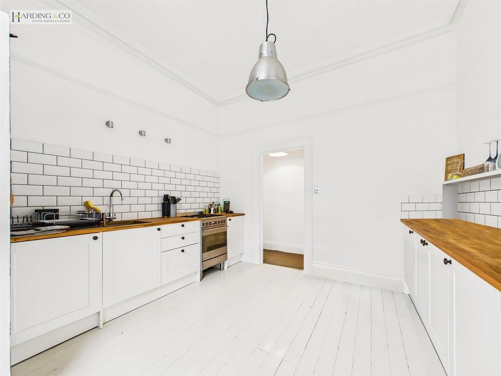 Kitchen (3).jpg