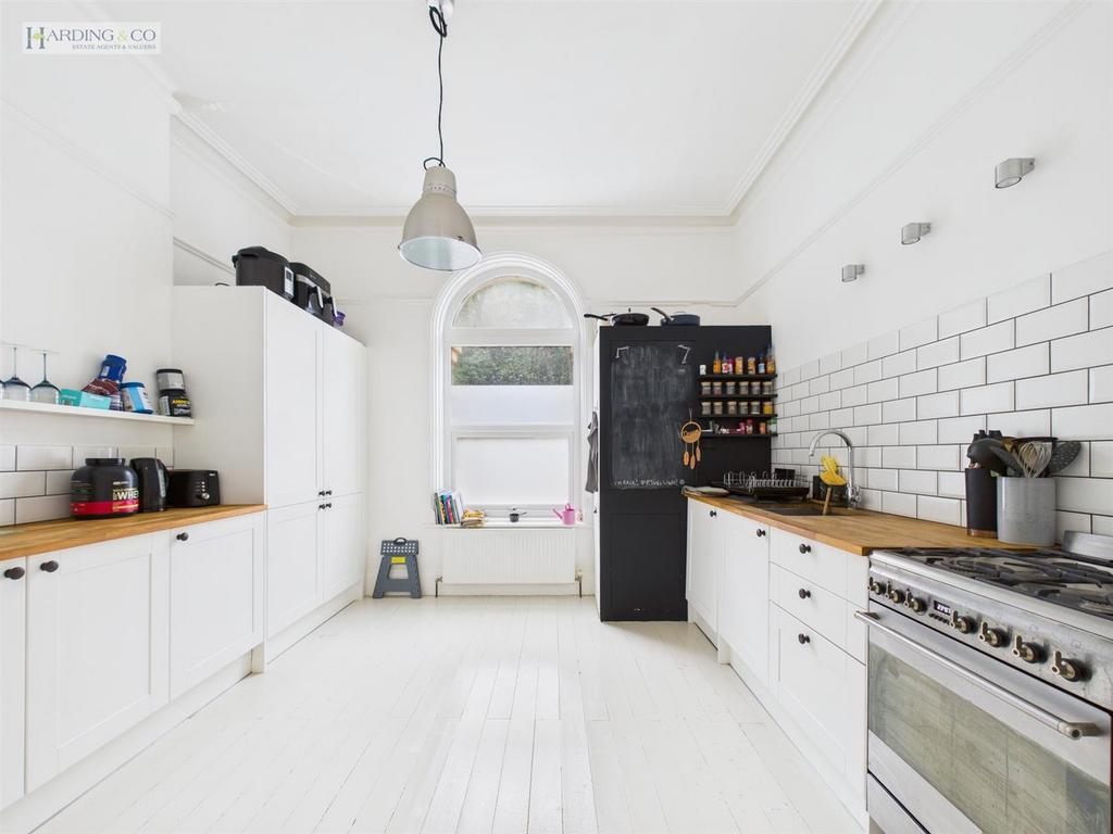 Kitchen (2).jpg