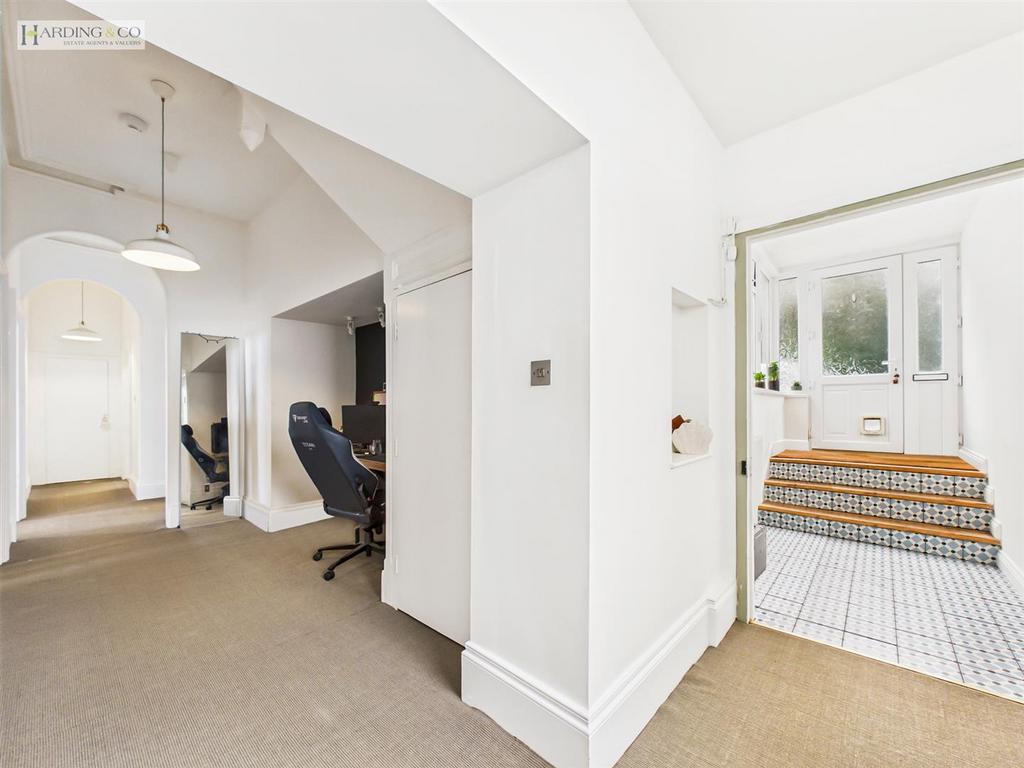 Hallway.jpg