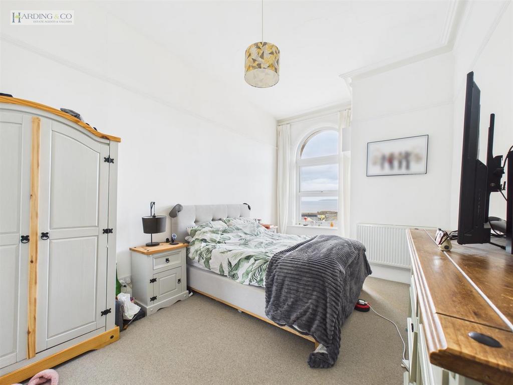 Bedroom 1.jpg