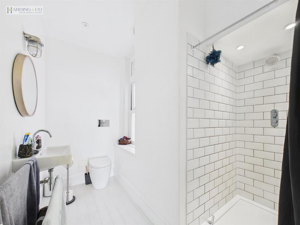 Shower room (2).jpg