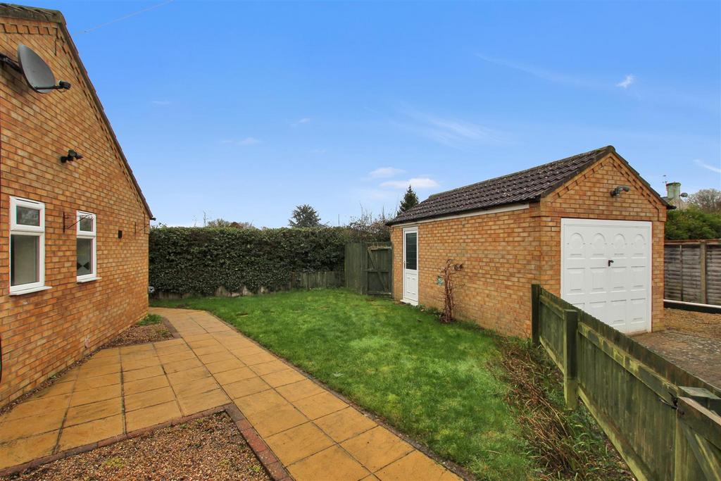 Side Garden &amp; Garage.JPG