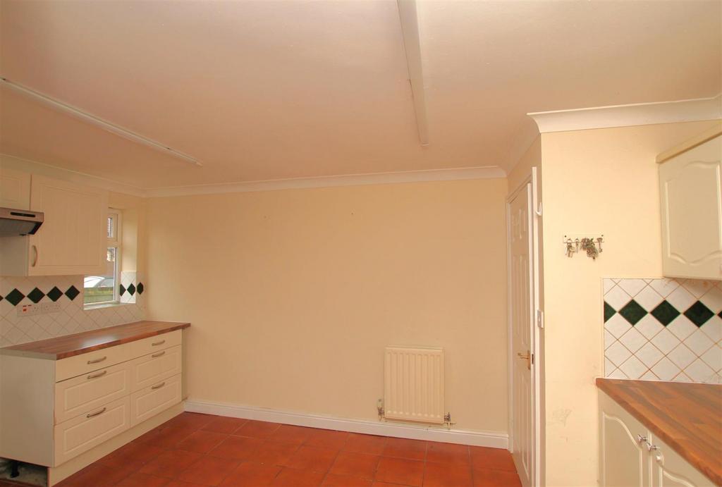 Kitchen - 2.JPG