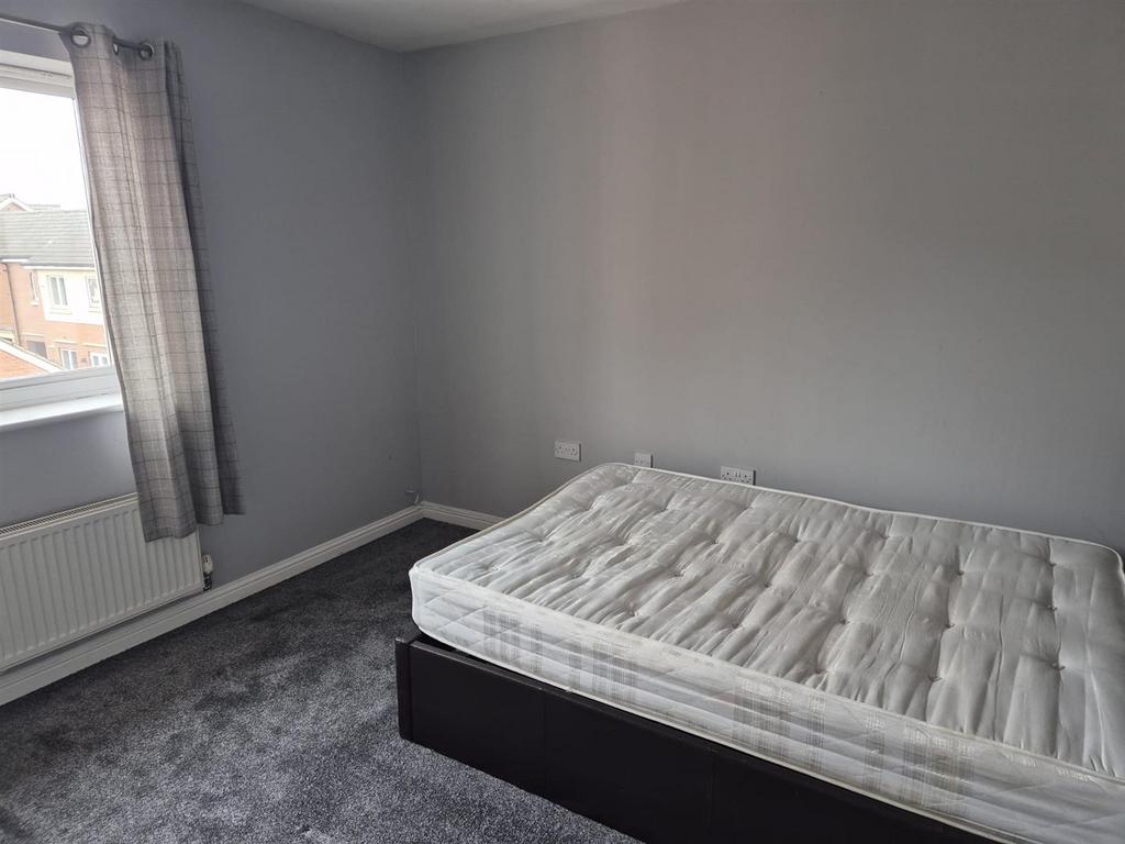 5 seawinnings way main bedroom .jpg