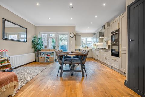 Chestnut Manor Close, Staines-upon-Thames, TW18