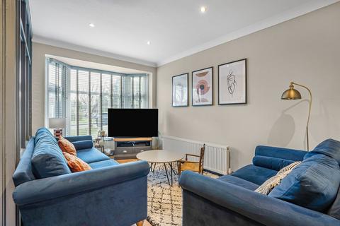 3 bedroom terraced house for sale, Chestnut Manor Close, Staines-upon-Thames, TW18