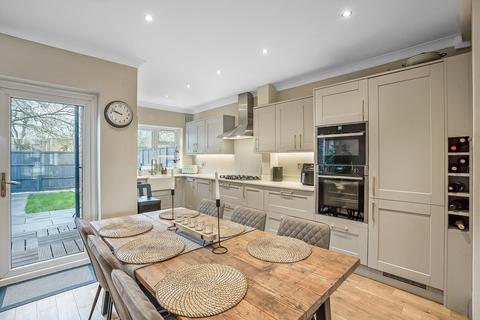 3 bedroom terraced house for sale, Chestnut Manor Close, Staines-upon-Thames, TW18
