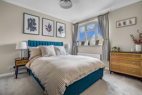 3 bedroom terraced house for sale, Chestnut Manor Close, Staines-upon-Thames, TW18