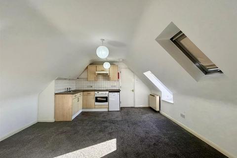 1 bedroom apartment to rent, Manor Parade, Hatfield