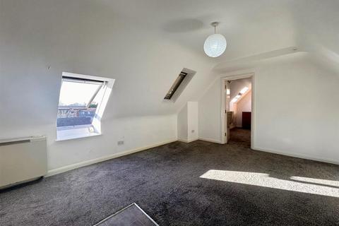 1 bedroom apartment to rent, Manor Parade, Hatfield