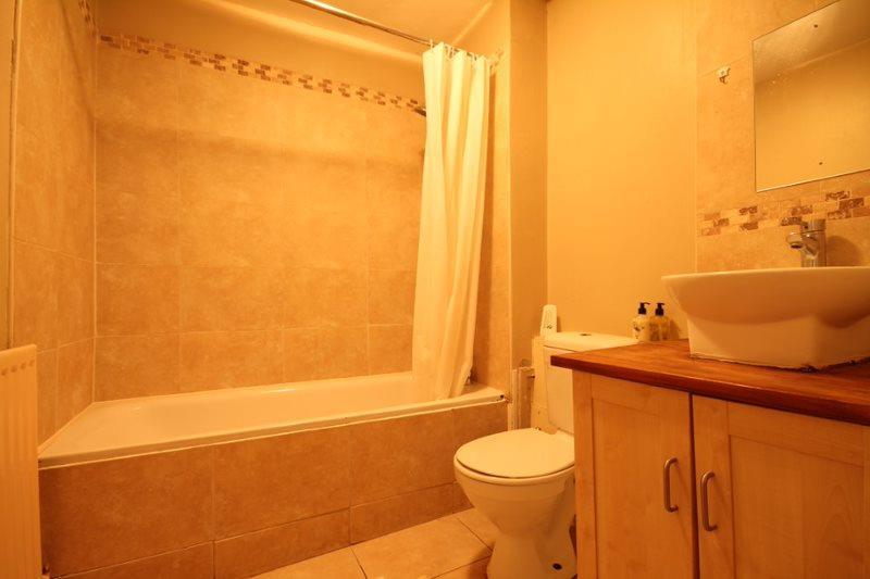 192 B Westgate bathroom .jpg