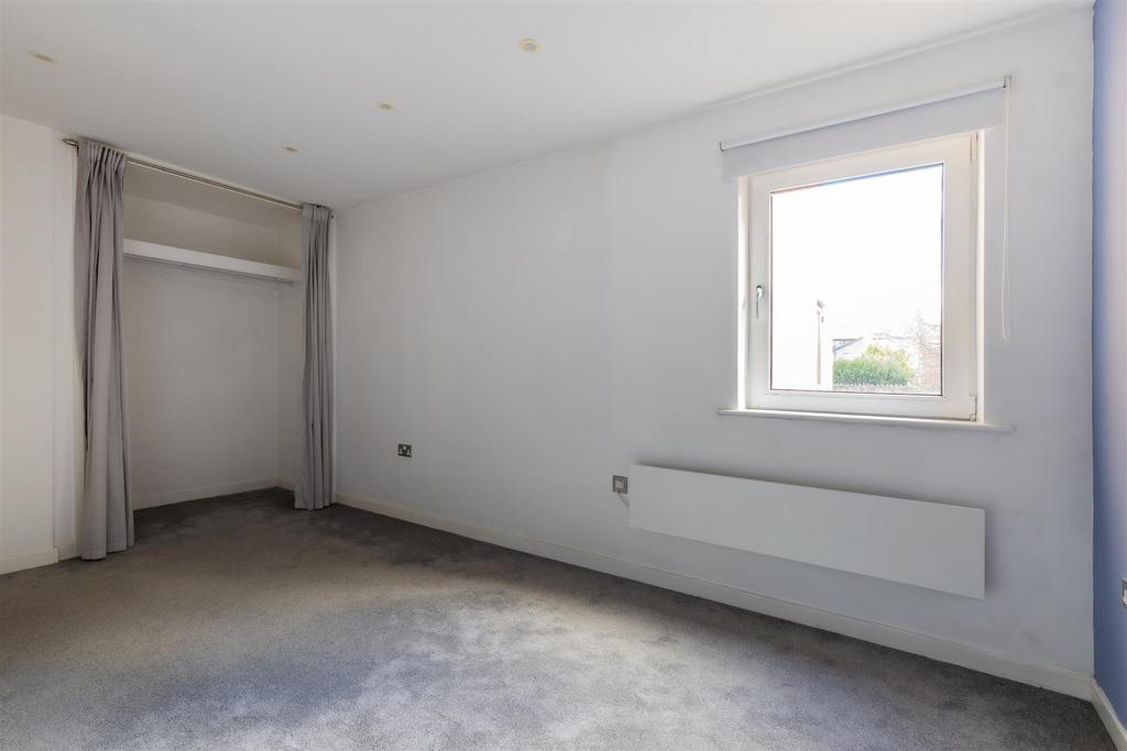 4 Caernarvon Court-12.jpg