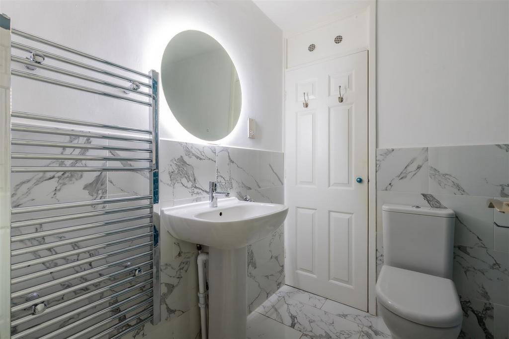 4 Caernarvon Court-14.jpg