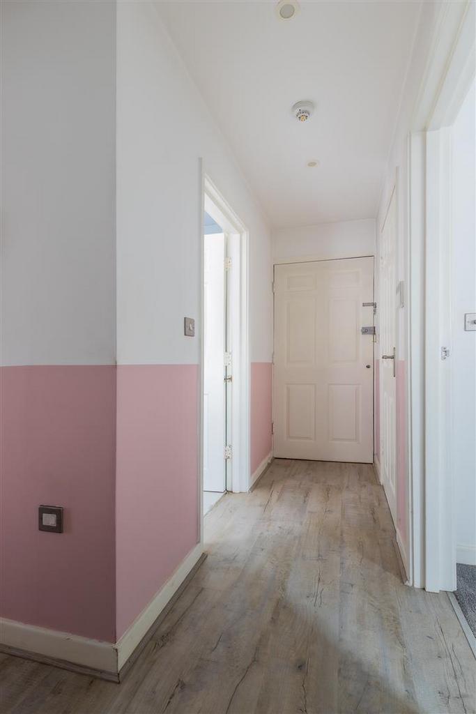 4 Caernarvon Court-9.jpg