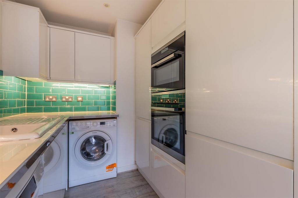 4 Caernarvon Court-4.jpg
